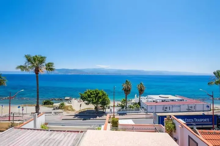 Blue Eden Strait Appartement Messina 0*,  Italië